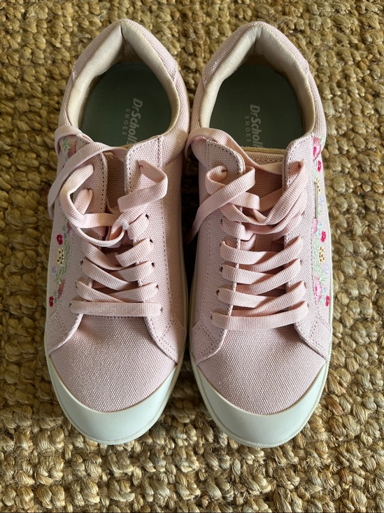 Dr. Scholl's Shoes - Dr. Scholl's Women’s Pink Floral Platform Sneakers
NWOT
8.5